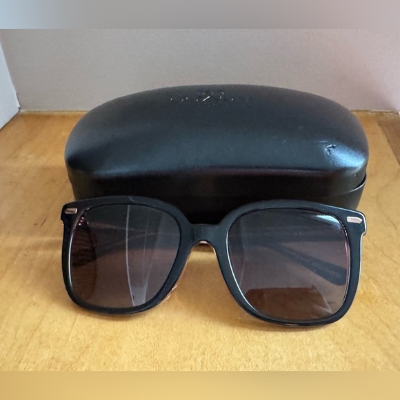 ✨ Coach HC8381U CL918 0HC8381U Sunglasses – Like New ✨ - Picture 5 of 12